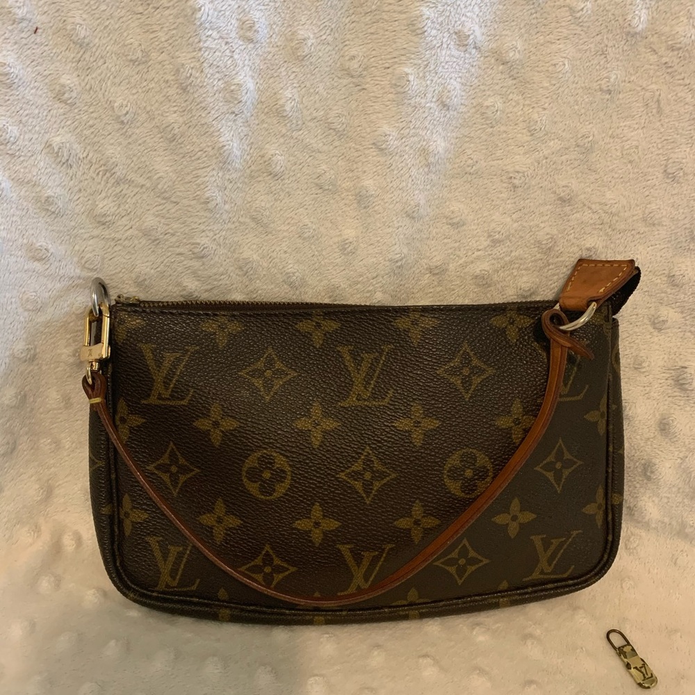 Louis Vuitton monogram pochette